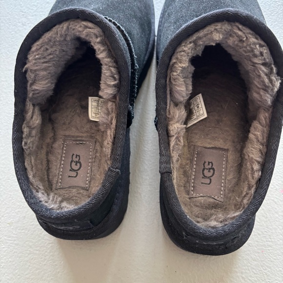 Like new UGG Classic slip on in black. - Picture 4 of 5